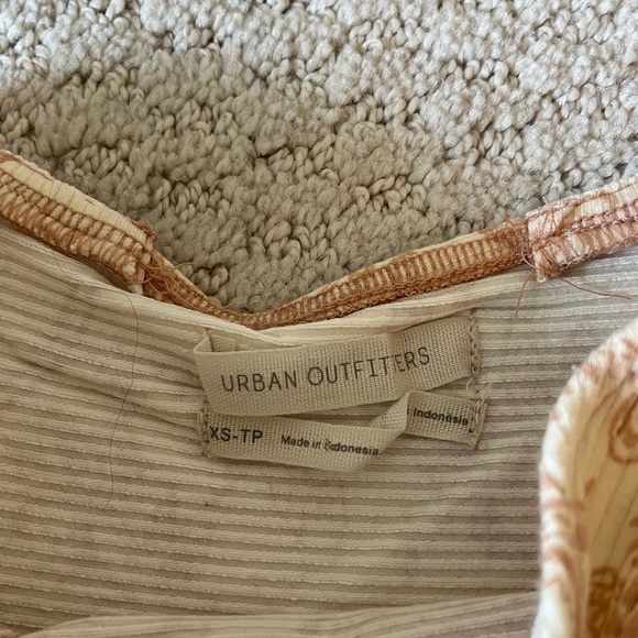 Urban Outfitters Crop Top - Picture 2 of 2